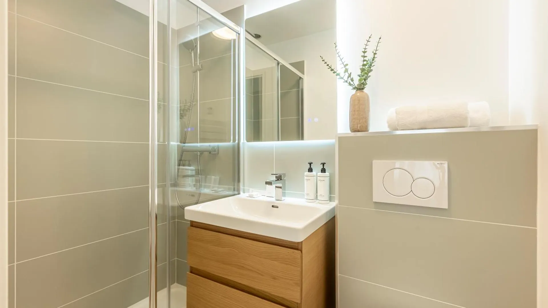 *** Hotel Le Bastille By Sweett Paris France